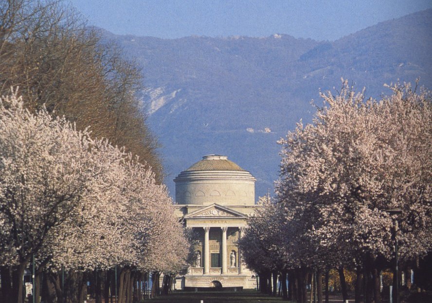 temple Volta Côme.jpg